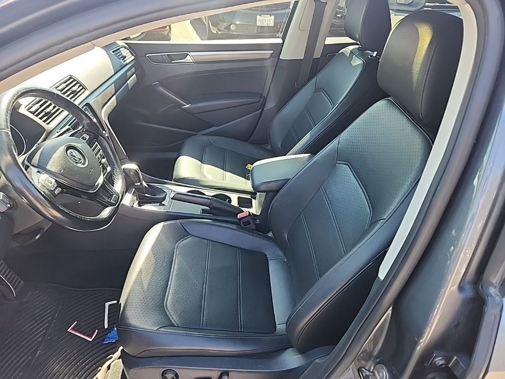 2018 Volkswagen Passat 2.0T R-Line