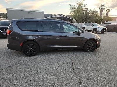 2020 Chrysler Pacifica Hybrid Limited