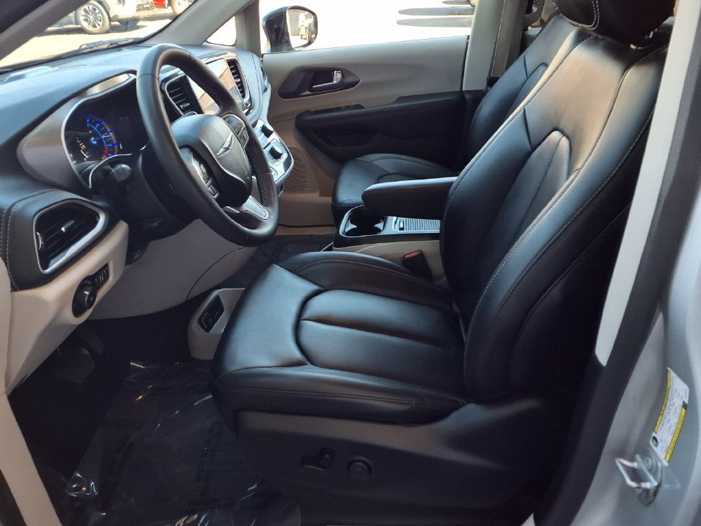 2024 Chrysler Pacifica Hybrid Select