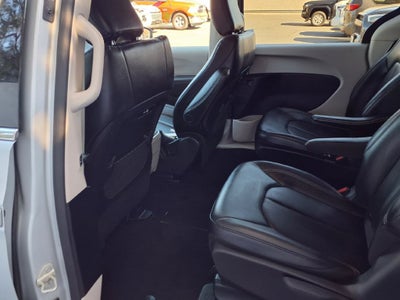 2024 Chrysler Pacifica Hybrid Select