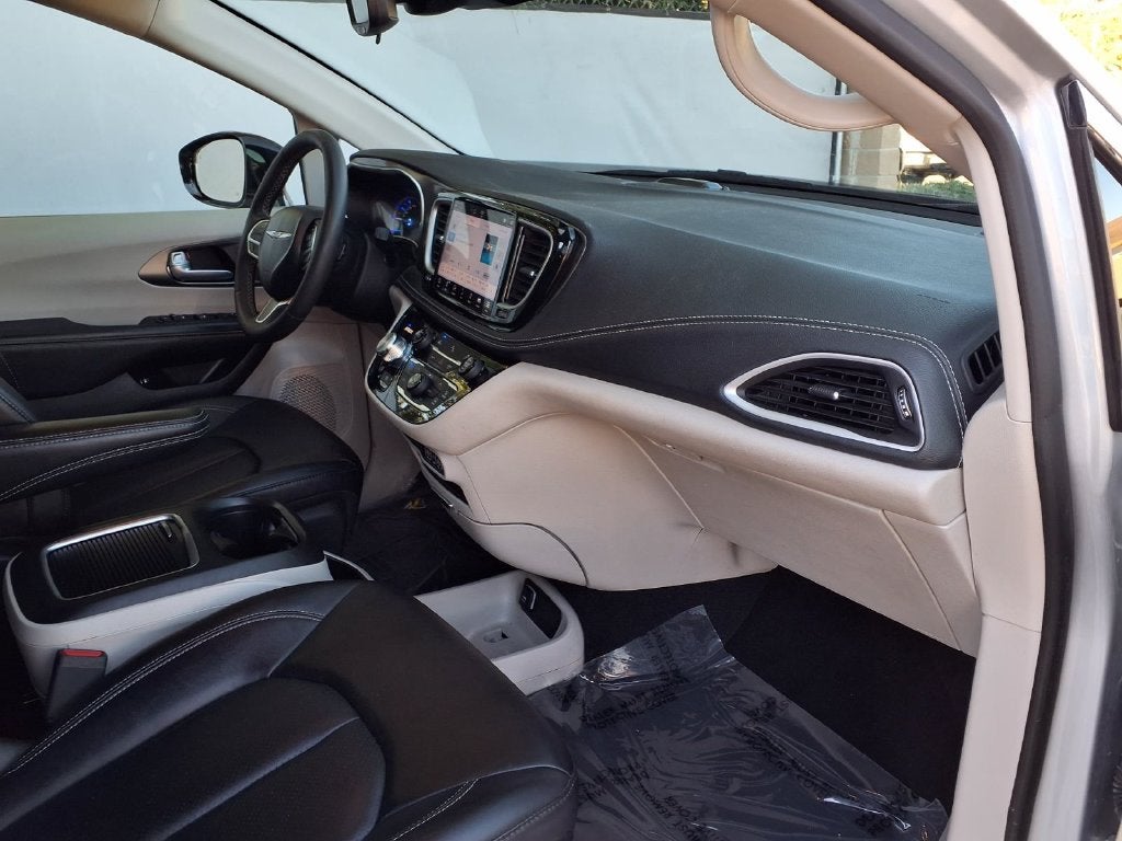 2024 Chrysler Pacifica Hybrid Select