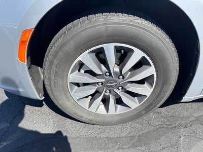 2024 Chrysler Pacifica Hybrid Select