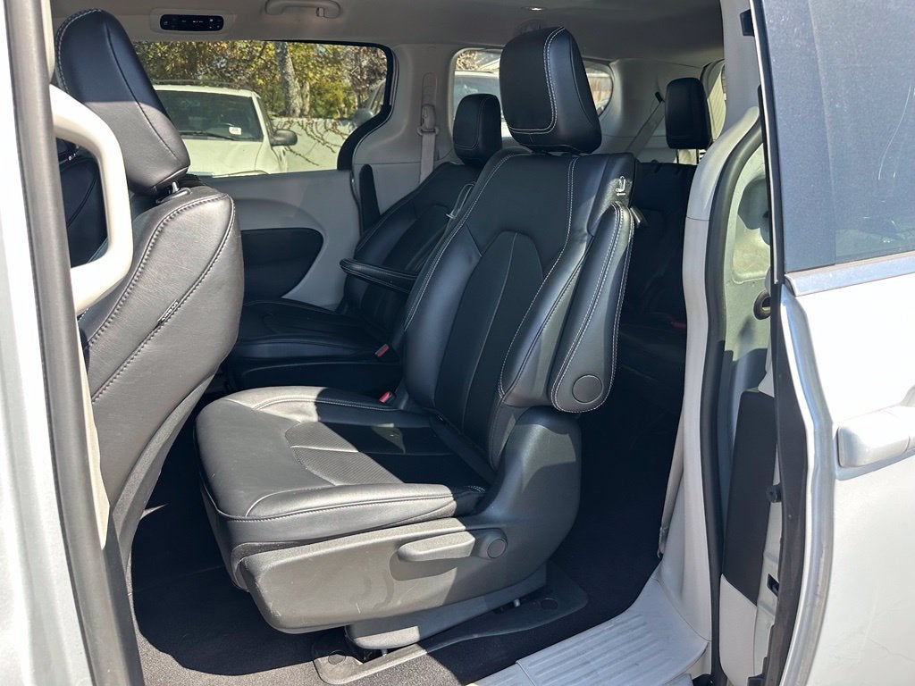 2024 Chrysler Pacifica Hybrid Select