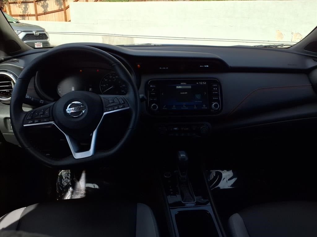 2021 Nissan Kicks SR
