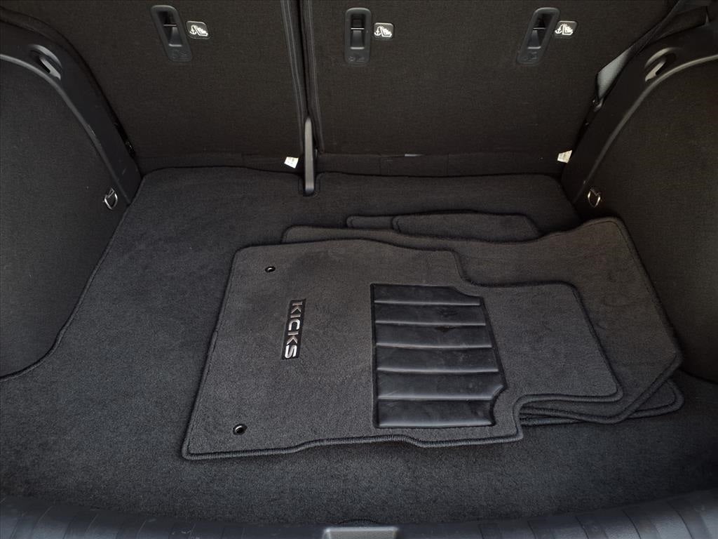 2021 Nissan Kicks SR