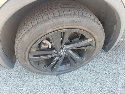 2023 Volkswagen Tiguan 2.0T SE R-Line Black
