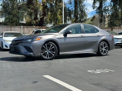 2018 Toyota Camry SE