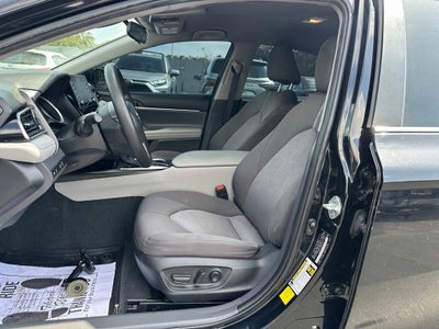 2022 Toyota Camry Hybrid LE