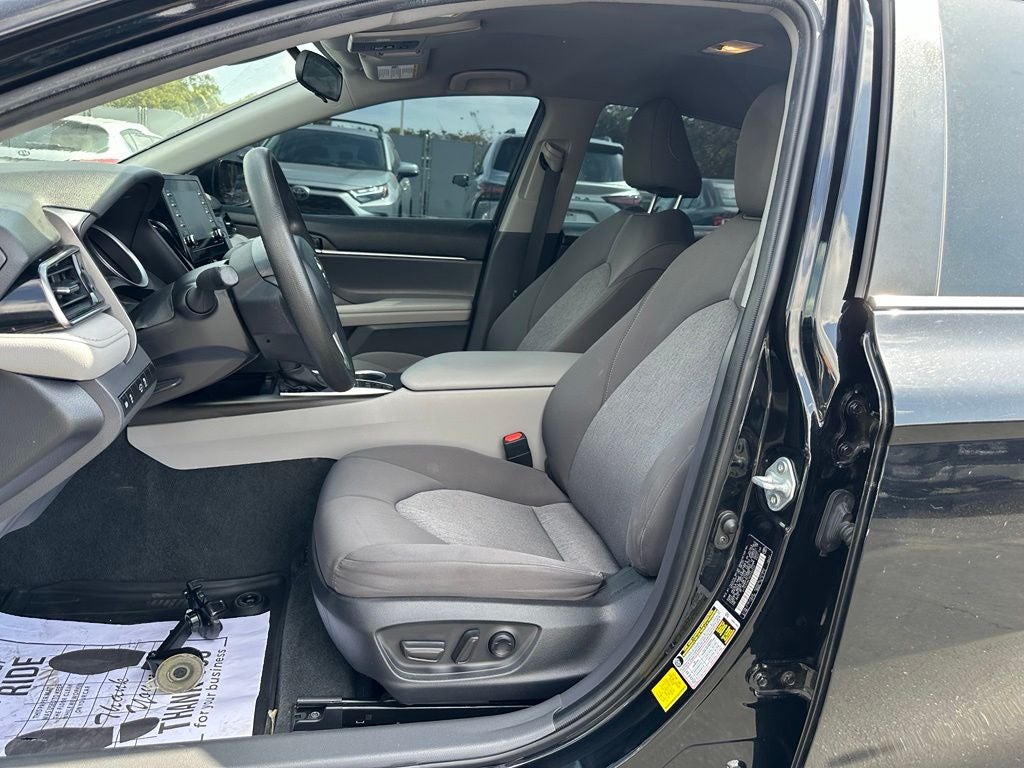 2022 Toyota Camry Hybrid LE