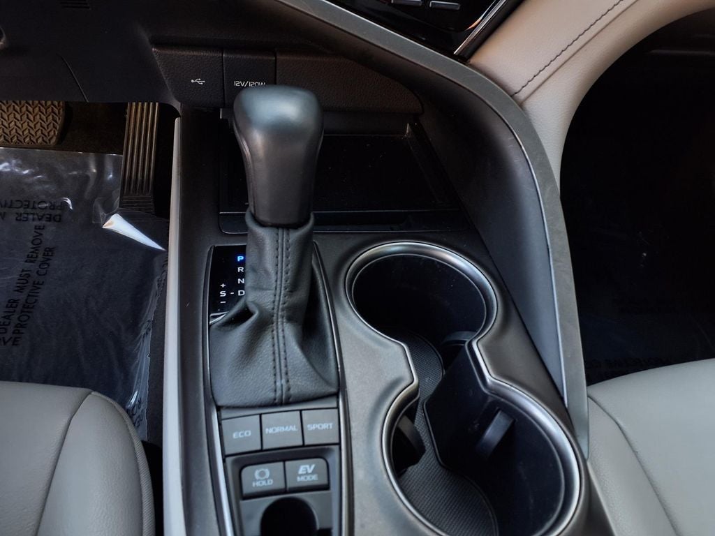 2022 Toyota Camry Hybrid SE