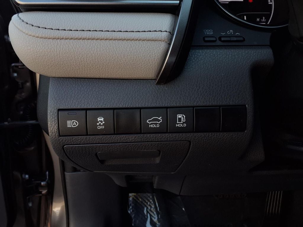 2022 Toyota Camry Hybrid SE