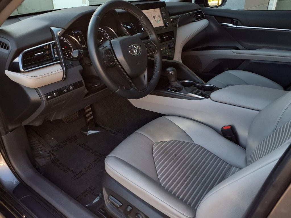 2022 Toyota Camry Hybrid SE