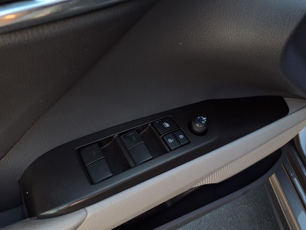 2022 Toyota Camry Hybrid SE