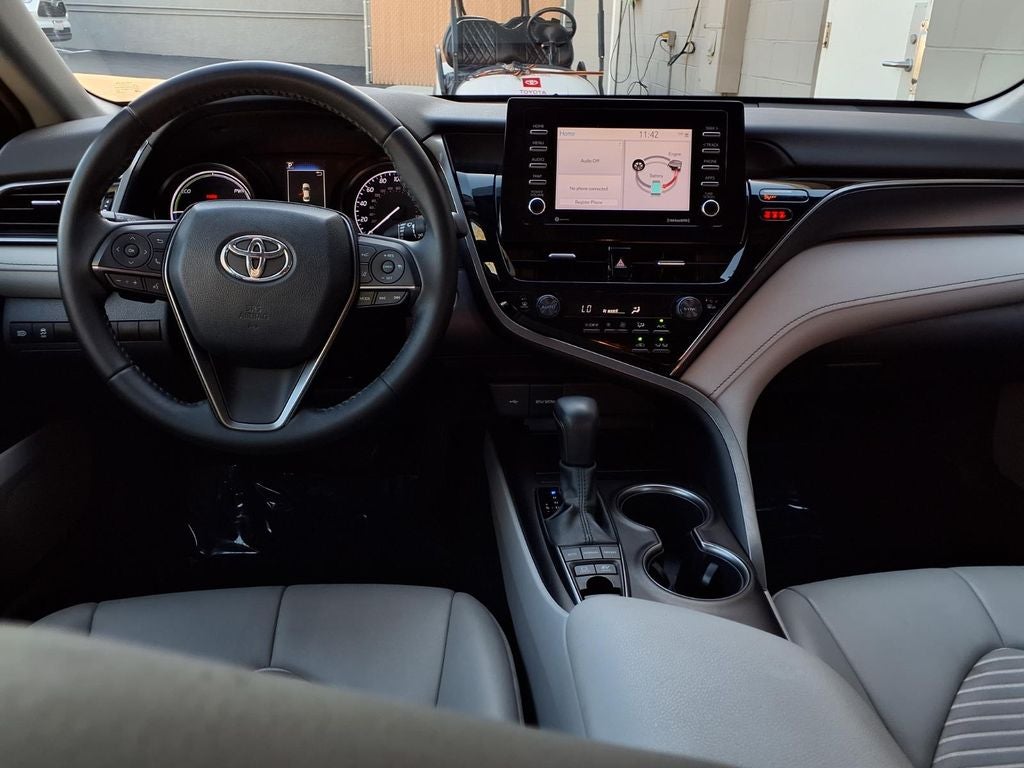 2022 Toyota Camry Hybrid SE