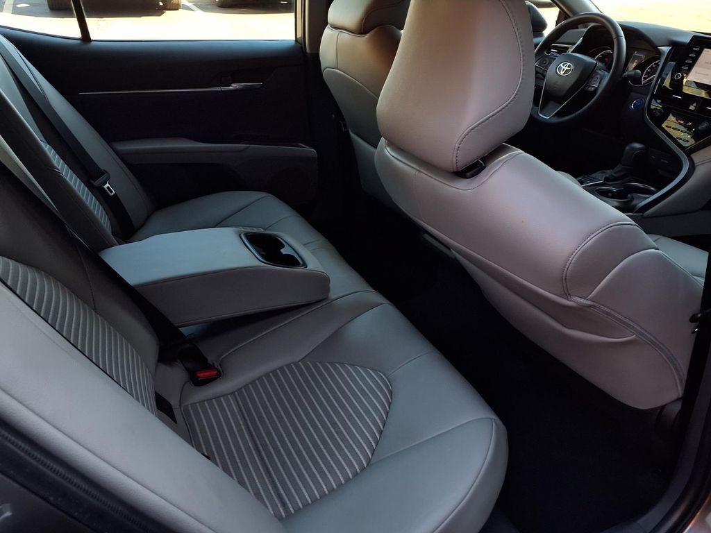 2022 Toyota Camry Hybrid SE