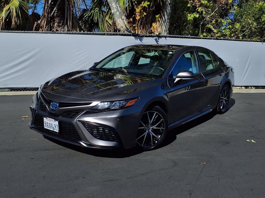 2022 Toyota Camry Hybrid SE