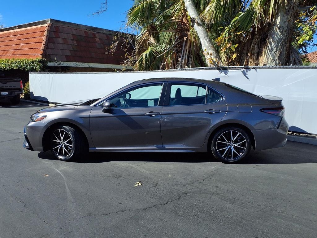 2022 Toyota Camry Hybrid SE