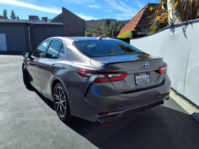 2022 Toyota Camry Hybrid SE