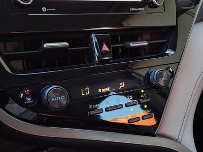 2022 Toyota Camry Hybrid SE