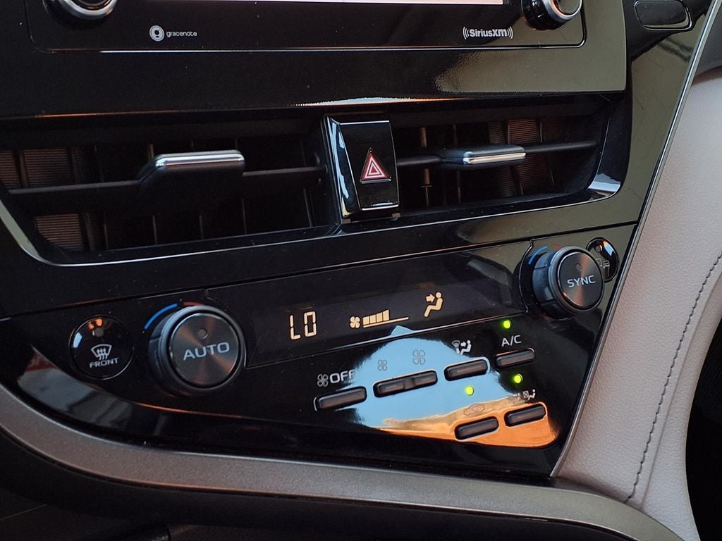 2022 Toyota Camry Hybrid SE