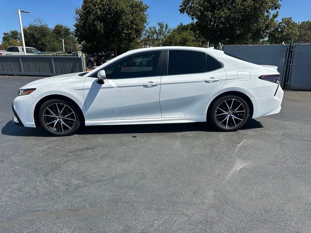 2022 Toyota Camry Hybrid SE