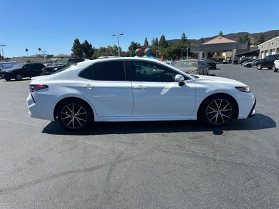2022 Toyota Camry Hybrid SE