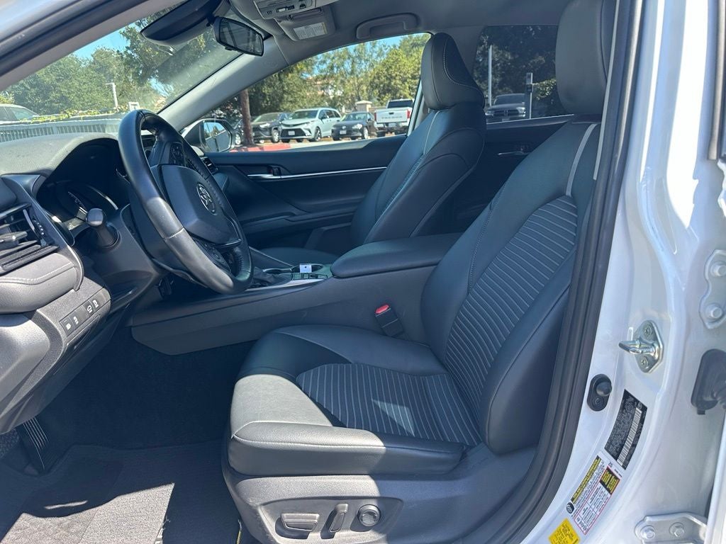 2022 Toyota Camry Hybrid SE