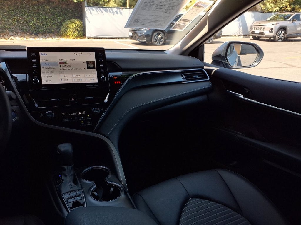 2024 Toyota Camry Hybrid SE