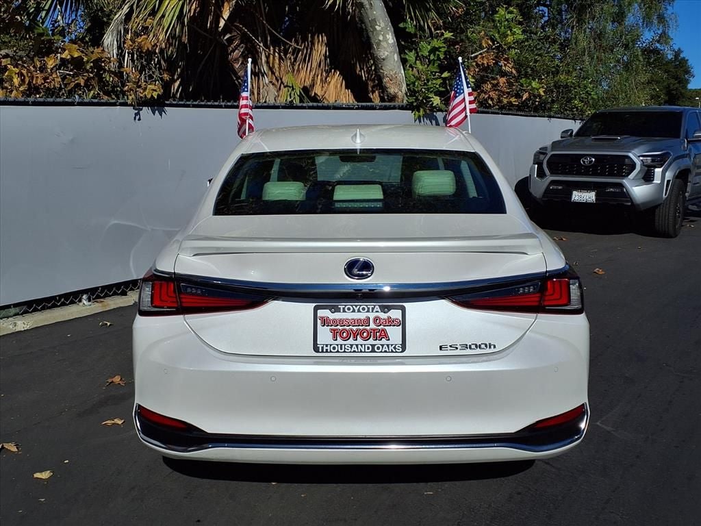 2022 Lexus ES 300h