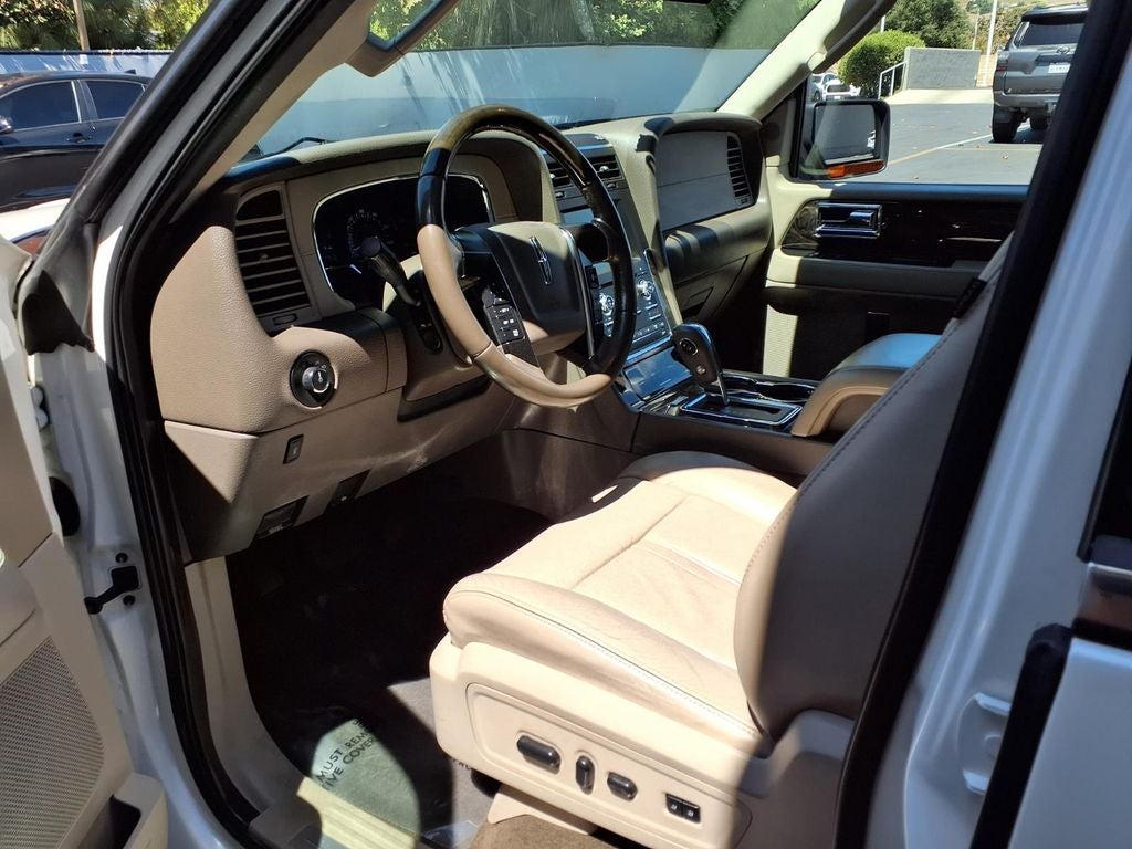 2015 Lincoln Navigator Base
