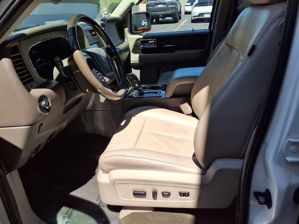 2015 Lincoln Navigator Base