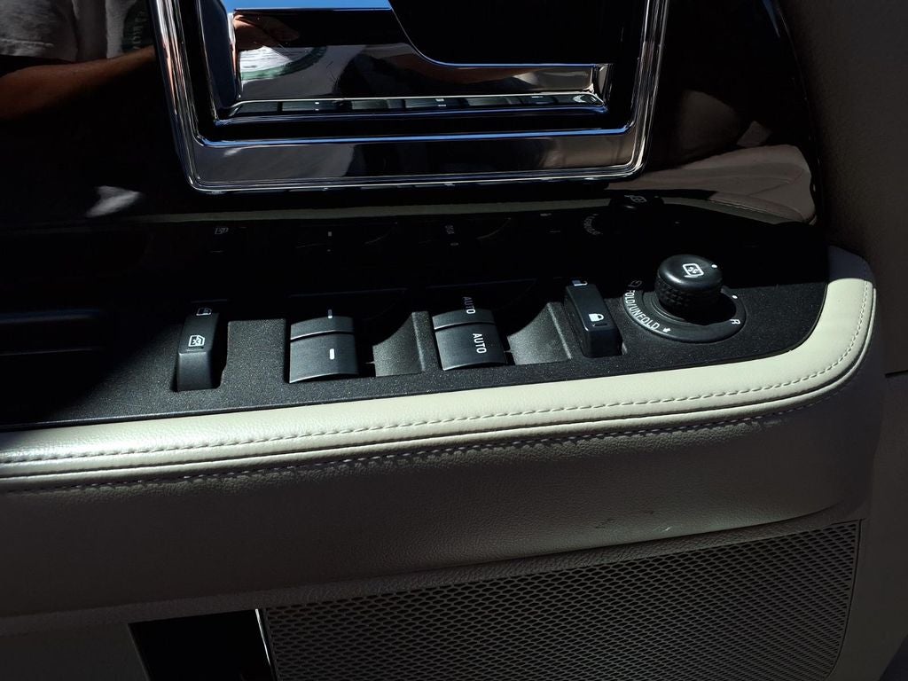 2015 Lincoln Navigator Base