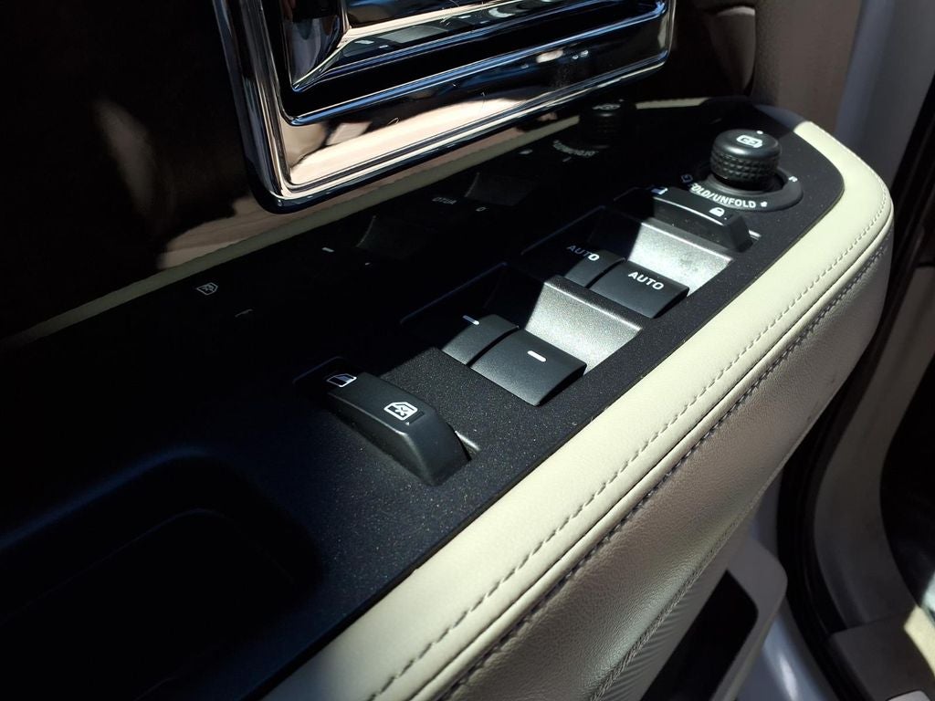 2015 Lincoln Navigator Base
