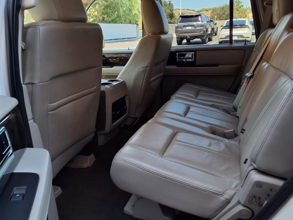 2015 Lincoln Navigator Base