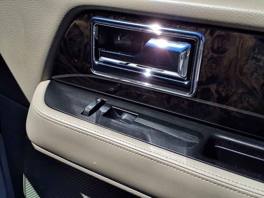 2015 Lincoln Navigator Base