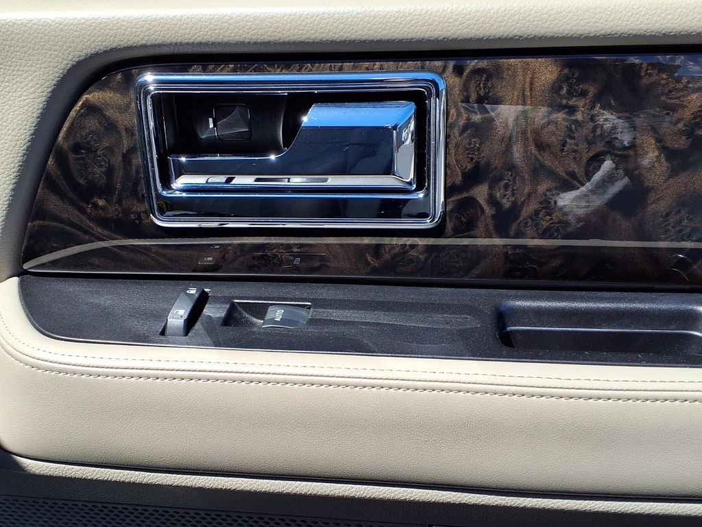 2015 Lincoln Navigator Base