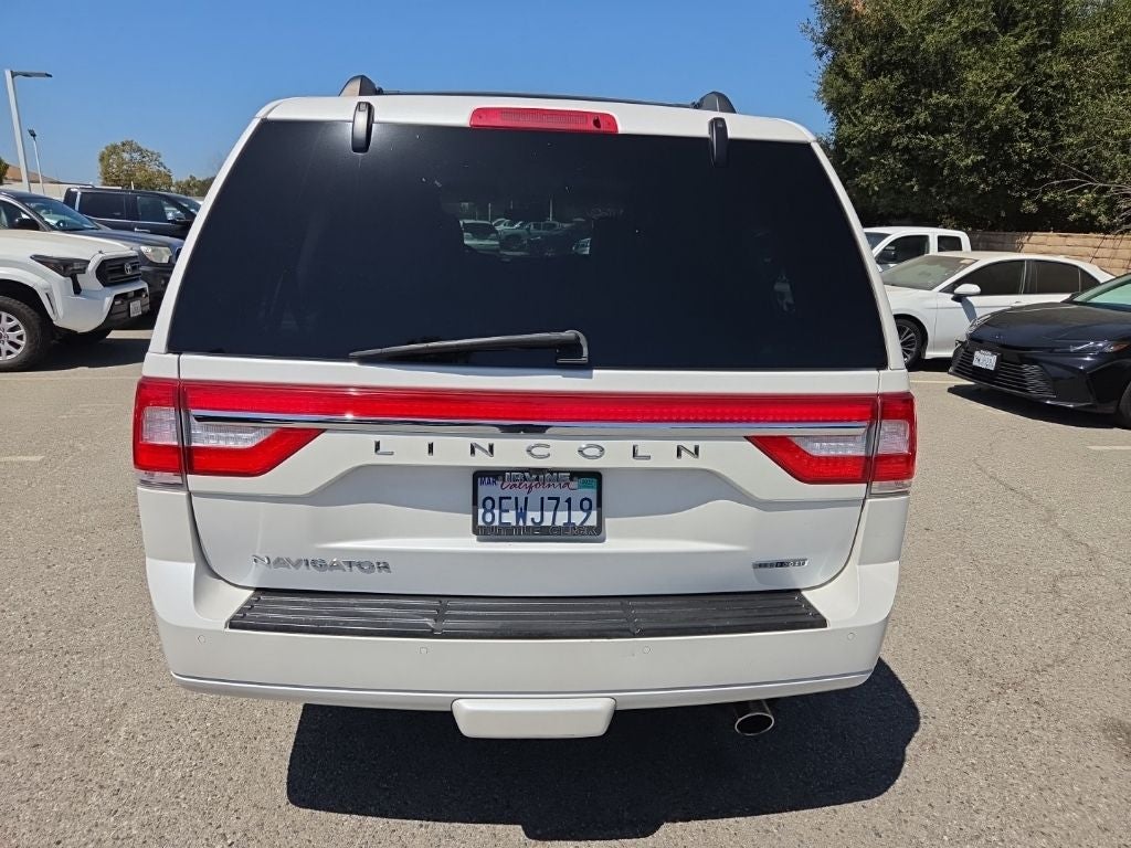 2015 Lincoln Navigator Base