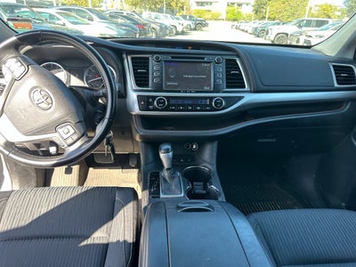 2016 Toyota Highlander LE V6