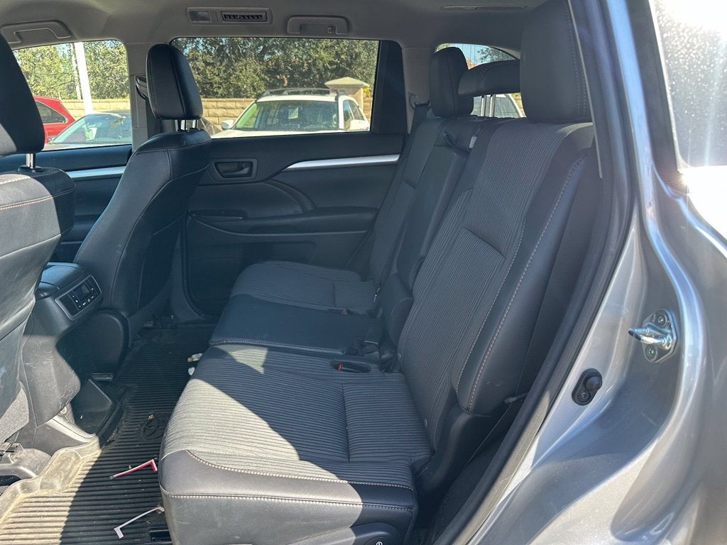 2016 Toyota Highlander LE V6