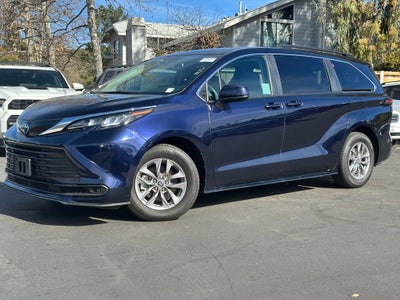 2024 Toyota Sienna LE 8 Passenger