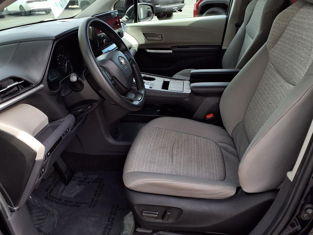 2024 Toyota Sienna LE 8 Passenger