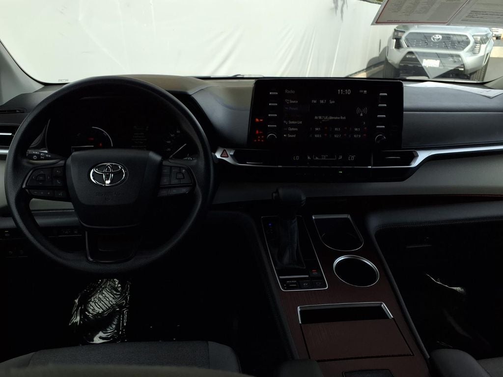 2024 Toyota Sienna LE 8 Passenger