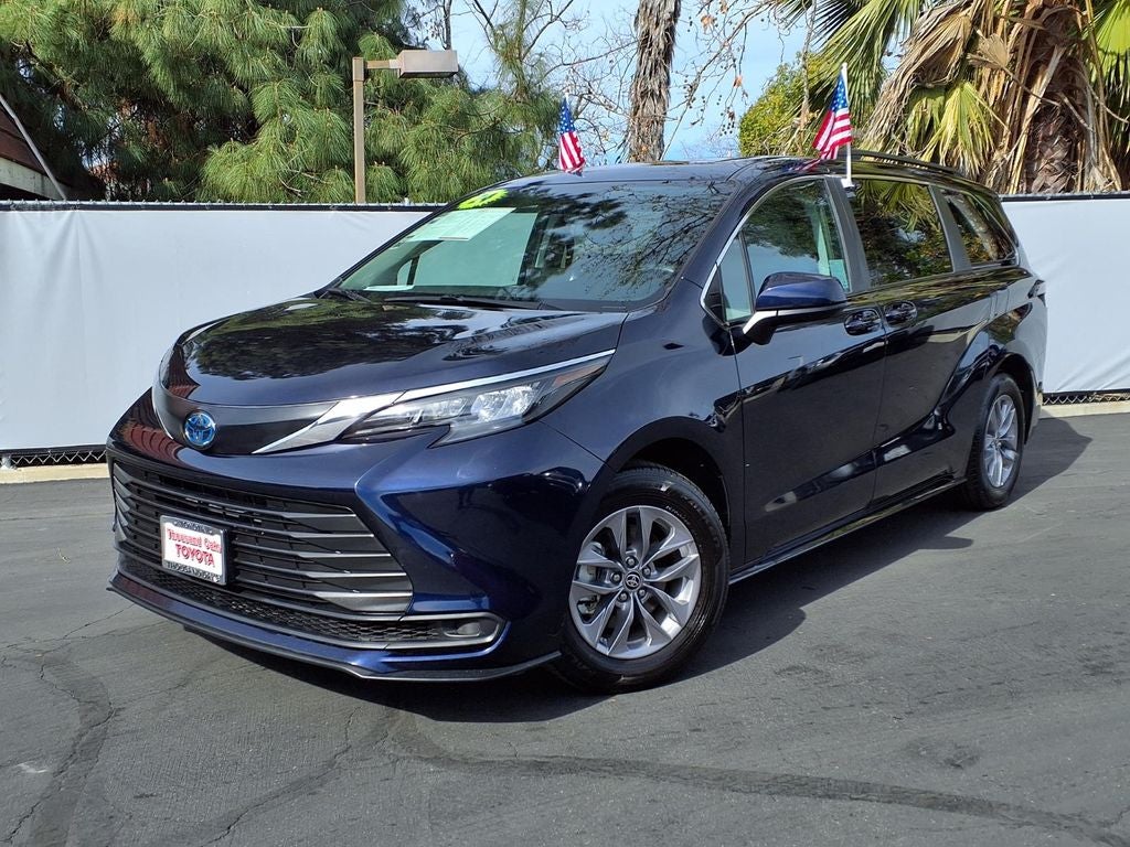 2024 Toyota Sienna LE 8 Passenger
