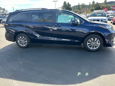 2024 Toyota Sienna LE 8 Passenger
