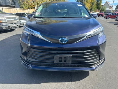 2024 Toyota Sienna LE 8 Passenger