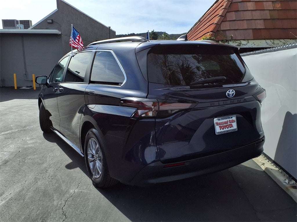 2024 Toyota Sienna LE 8 Passenger