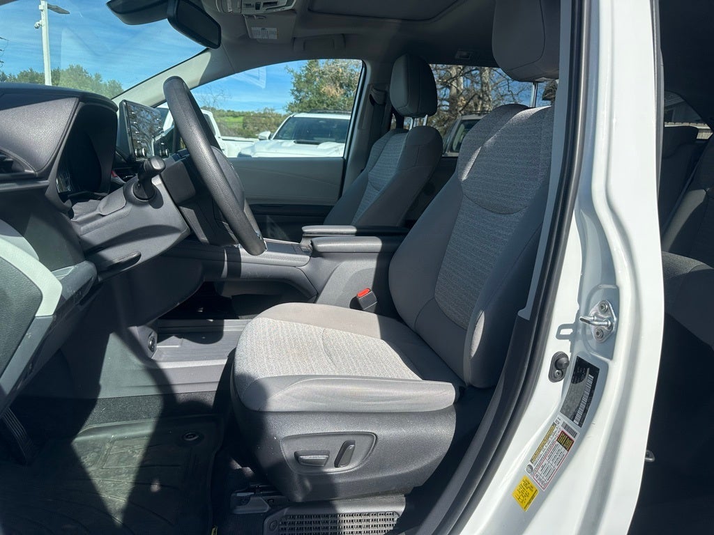 2022 Toyota Sienna LE 8 Passenger