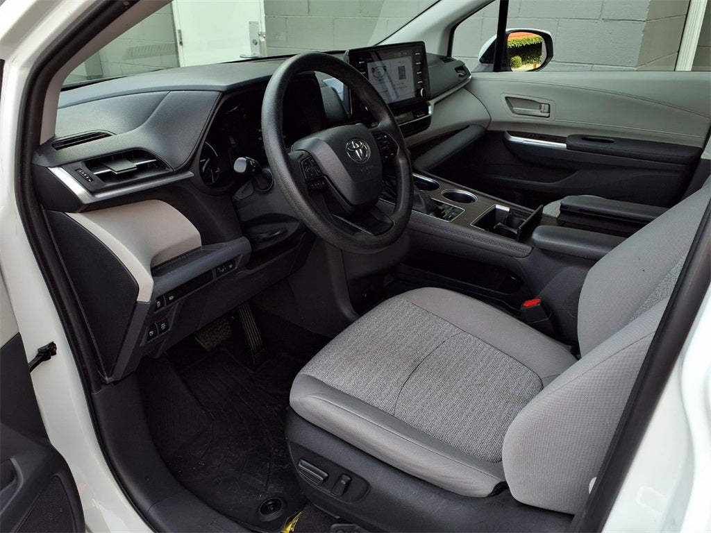 2022 Toyota Sienna LE 8 Passenger