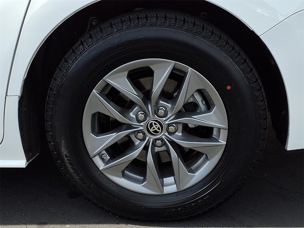 2022 Toyota Sienna LE 8 Passenger