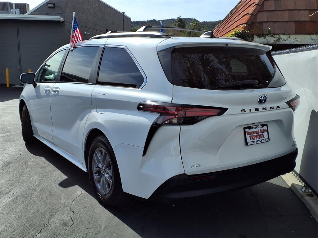 2022 Toyota Sienna LE 8 Passenger